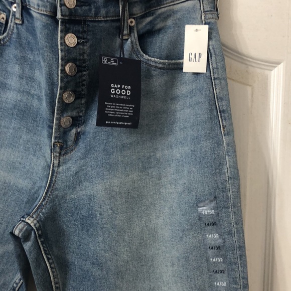 High Rise - Picture 2 of 5